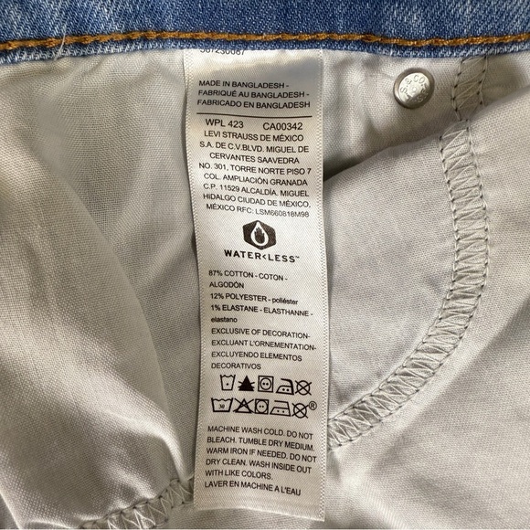 Denizen from Levi's Light Blue Boyfriend Ankle Jeans, Size 31 - Picture 6 of 7